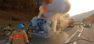 인제군 남면 남전리 인근 도로서 5톤 화물차량 불