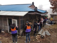 [포토뉴스]사랑의 연탄 나눔 봉사활동