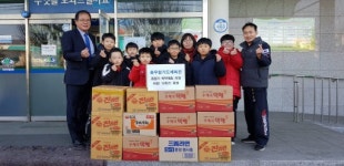 [포토뉴스]충무합기도체육관 취약계층 후원물품 전달