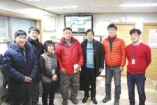 [포토뉴스]춘천도시공사 화재피해 동료 위한 성금 전달