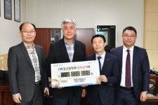 [포토뉴스]도개발공사 정선장학회에 장학금