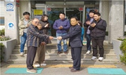 [포토뉴스]사북면 노인회·이장協 산불성금 기탁