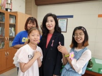 [강릉]직접 만든 브로치로 감사의 마음 전달