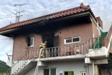 춘천 남산면 광판리 2층 주택서 불… 1명 사망 2명 부상