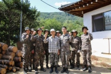 [포토뉴스]11사단 공병대대 땔감 나누기 행사