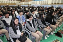 [포토뉴스]함께 뛰며 어울리는 중학생 한마당