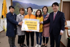 [포토뉴스]화천꿈나무어린이집 바자회 수익 이웃돕기 기탁