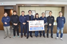 [포토뉴스]명륜진사갈비 원주지역 8개 지점 불우이웃 성금