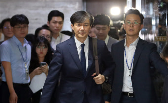 檢, 감찰 중단 혐의 조국 전 법무부 장관 불구속 기소