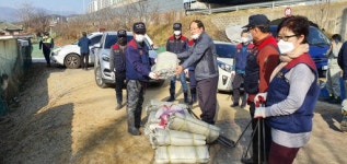 [포토뉴스]동해재향군인회·자율방범대 환경정화활동