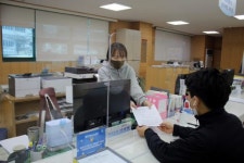 [포토뉴스]강원병무청 민원실 가림막 설치