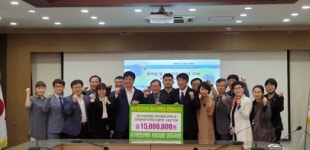 [포토뉴스]장학금·임플란트 시술권 기탁