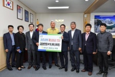 [포토뉴스]정선지역 농·축협 조합장 성금