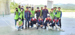 [포토뉴스]동해 전천 주변 환경정화활동