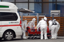 국내 코로나19 신규확진 323명 늘어 누적 1만9천400명…사망자 5명 늘어 누적 321명