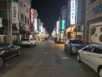 북적이던 먹자골목 불금에도 여전히 썰렁