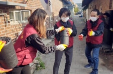 [포토뉴스]영월군의회 연탄 배달 봉사
