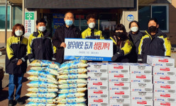 [포토뉴스]영월 주천면남여의용소방대 이웃돕기 성품기탁