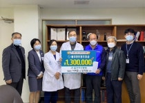 [포토뉴스]홍천아산병원 봉사단체에 연탄후원금 기탁