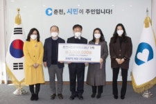 [포토뉴스]더피움 춘천시민장학복지재단 성금 전달