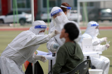 [포토뉴스]인제 원통중고 임시선별진료소