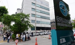 [포토뉴스]춘천보건소앞 코로나 검사 긴줄