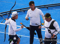 [속보]한국 남자양궁, 대만 꺾고 올림픽 단체전 2연패 달성