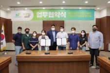 [포토뉴스]원주청년소상공인협회-토닥토닥맘협동조합 협약