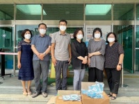 [포토뉴스]춘천 꿈나눔봉사단 얼음 스카프 전달
