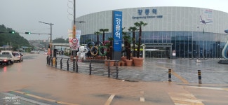 [포토뉴스]KTX 강릉역 앞 도로 집중호우 피해