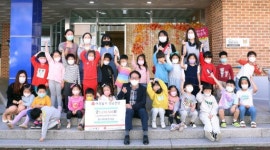 [포토뉴스]인제 빛나라어린이집 성금 전달