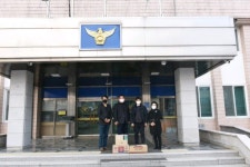 [포토뉴스]철원만나교회 보건소·경찰서·소방서 위문품 전달