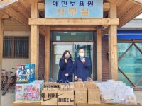 [포토뉴스]강원중기청 보육원에 성탄절 선물