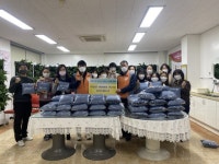 [포토뉴스]한전 태백전력지사 무릎담요 전달