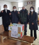 [피플&피플]고사리손으로 뚝딱 과자·의자 만들어 어르신들에 선물