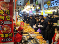 [포토뉴스]관광객 북적이는 속초관광수산시장