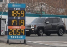 치솟는 휘발유값 8년 만에 최고가 기록