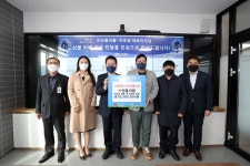 [포토뉴스]산돌식품 강원 산불 피해 지원 성금 기탁