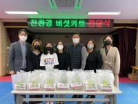 [포토뉴스]김창래 대표 모산초교에 버섯키트 전달