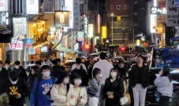 [포토뉴스]북적이는 먹자골목