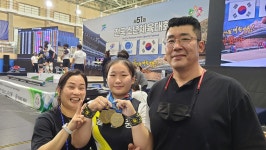 여자역도 강릉 솔올중 3년 전희수 용상 신기록 金 3개 번쩍