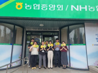 [포토뉴스]NH농협 홍천군지부 부채 나눔행사