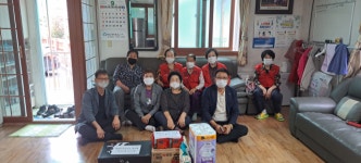 [포토뉴스]태백 황지동 주민자치위원회, 추석 맞이 경로당 위문
