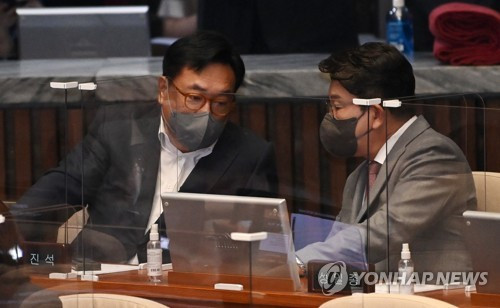 장제원 전 의원, 강동구 오피스텔서 사망 발견…경찰, 유서 확인 중