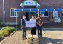 [포토뉴스]화천교육지원청, 풍익홈 방문해 햅쌀 전달
