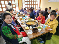 춘천남부노인복지관, 노인 맞춤 돌봄서비스 이용 어르신들 외식 지원 나서