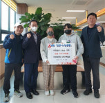 [포토뉴스]고성 거성초등학교 이웃돕기 성금 기탁