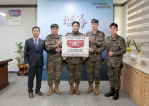 [포토뉴스]육군 21사단 65여단 2대대 7중대 이웃돕기성금 기탁
