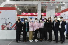 [2022강원뉴시니어라이프산업박람회]KT·LG ‘스마트 경로당’ 최고 인기몰이