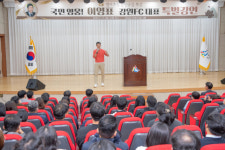 [포토뉴스]이영표 강원FC 대표이사 고성군민공감 특강